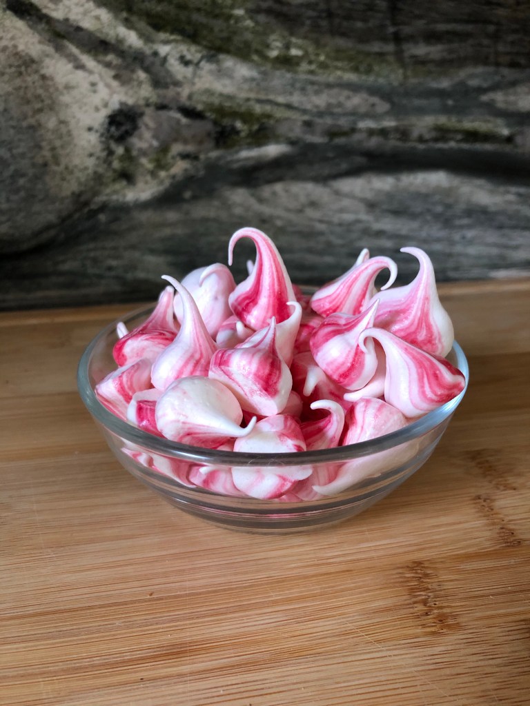 Meringue kisses by kagucuisine 